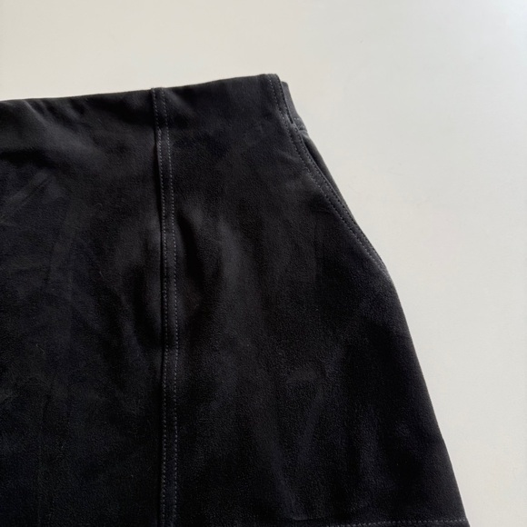 Banana Republic-Vegan Suede-Mini Skirt-Pockets-Back Zip-Size 4 - Picture 9 of 9